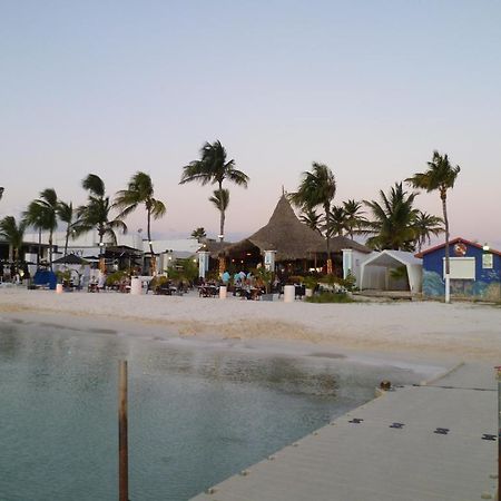 Flamboyant Garden Villas Oranjestad Exteriér fotografie